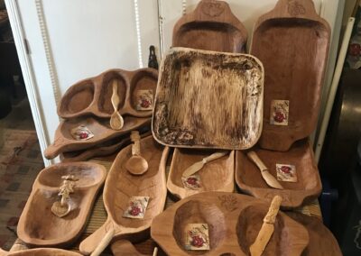 tálalók, vágódeszkák, étel kínálók